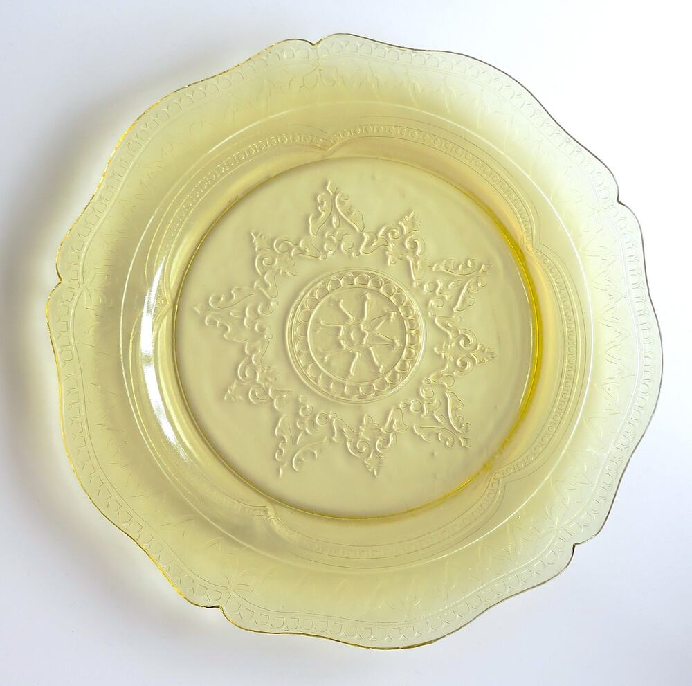 Vintage Federal Patrician Spoke Depression Glass Amber Yellow Dinner Plate 11"
